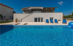 5 Bedroom Cozy Home In Vrsi